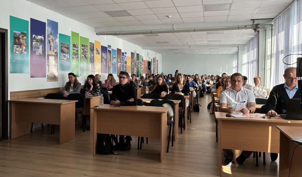 Детальніше про статтю На відділенні журналістики стартувала Всеукраїнська наукова конференція