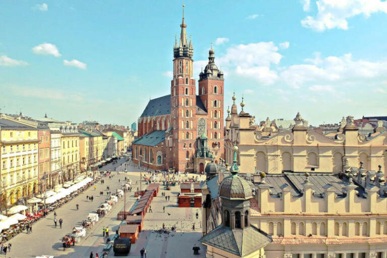 Скільки українців проживає закордоном на кінець 2025 року